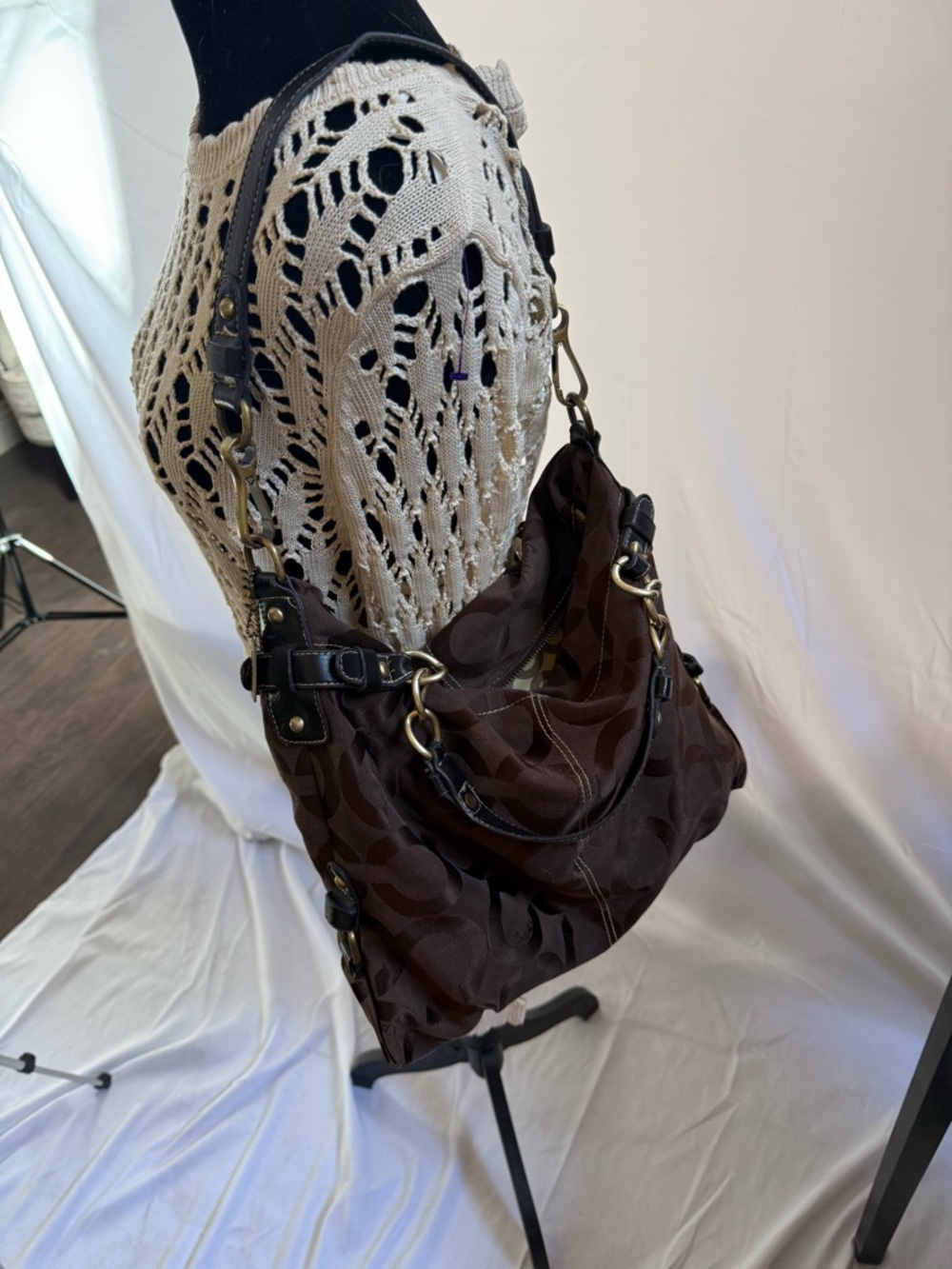 Coach Brown Signature Canvas Shoulder Bag with Gold Hardware - Picture 6 of 7